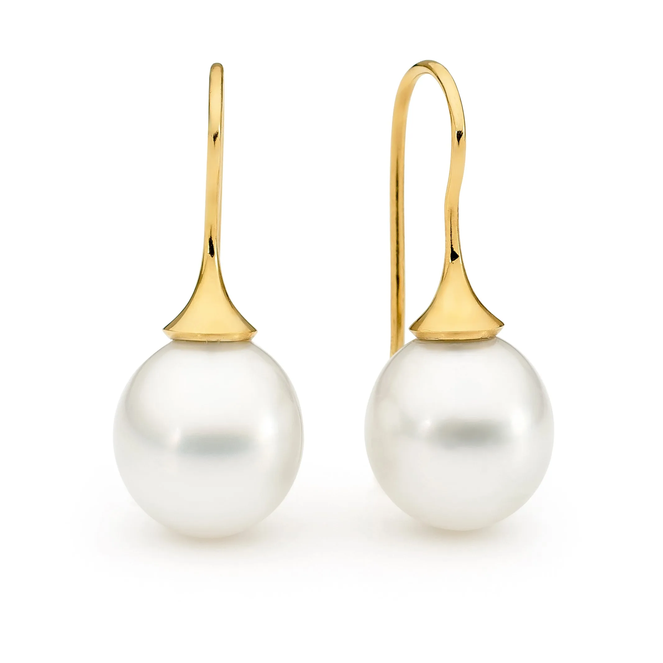 Trumpet style pearl earrings