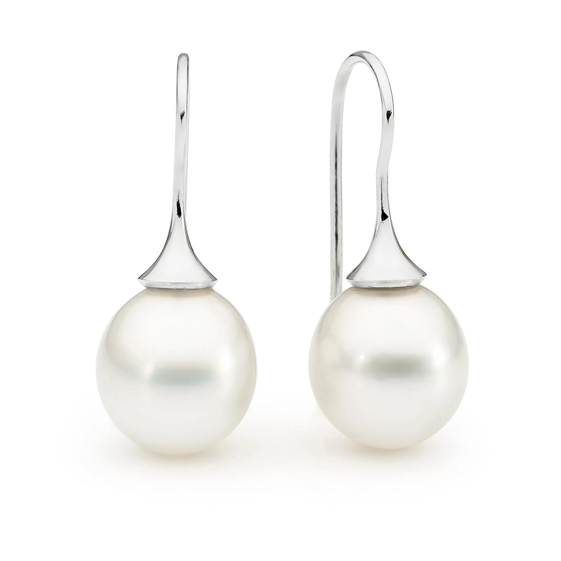 Trumpet style pearl earrings