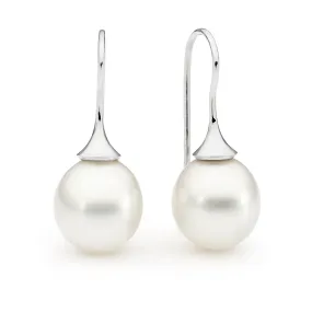 Trumpet style pearl earrings